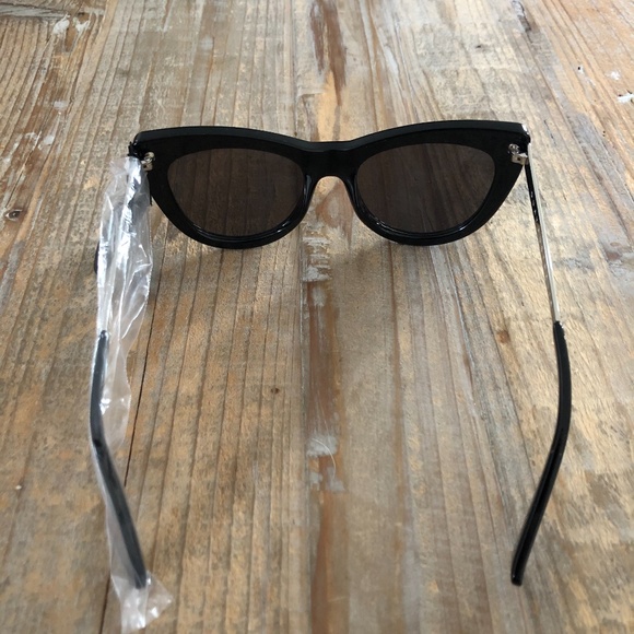 QUAY AUSTRALIA | Steal a Kiss sunglasses - Picture 6 of 7